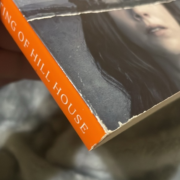 🖤The Haunting of Hill House Paperback Novel🖤 - Picture 5 of 6